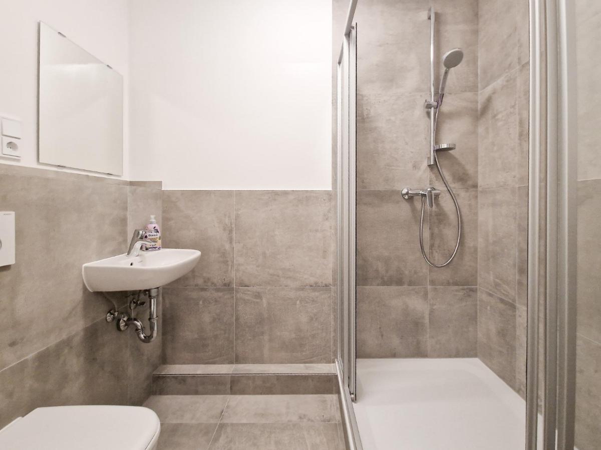 Tolstov - With 3 - 15 Min Messe Dus & 10 Min Old Town Dus Apartment Dusseldorf