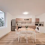 Tolstov Apartments - City Apartment With 3 Rooms - 15 Min Messe Dus & 10 Min Old Town Dus