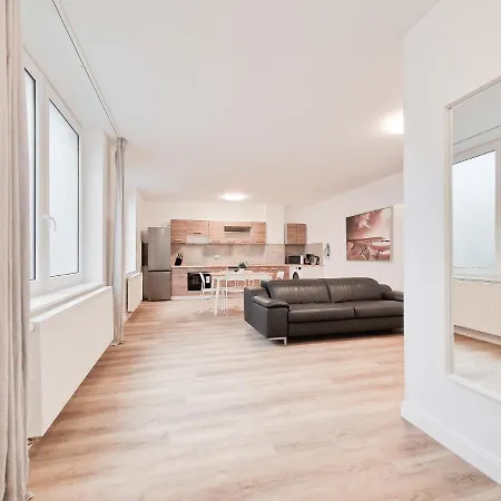 Tolstov - With 3 - 15 Min Messe Dus & 10 Min Old Town Dus Appartement *