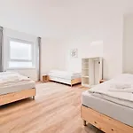Tolstov Apartments - City Apartment With 3 Rooms - 15 Min Messe Dus & 10 Min Old Town Dus