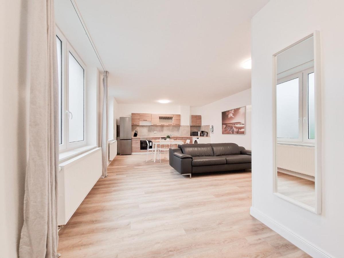 Tolstov - With 3 - 15 Min Messe Dus & 10 Min Old Town Dus Apartment *